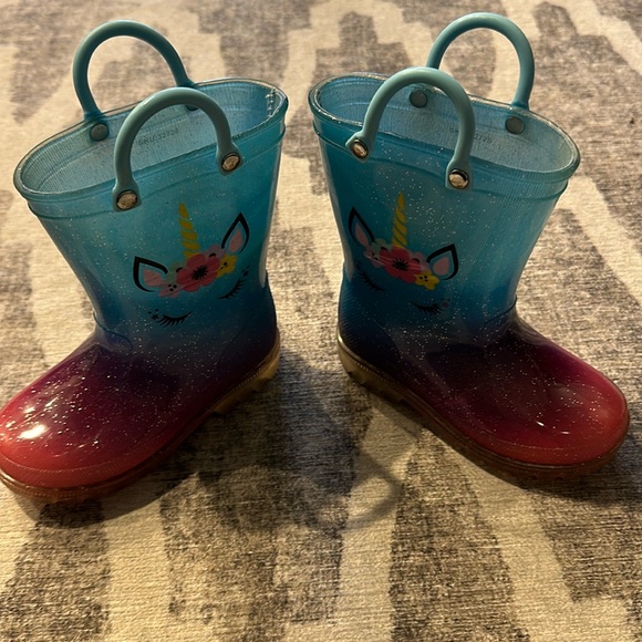 Other - Size 7 light up unicorn rain boots